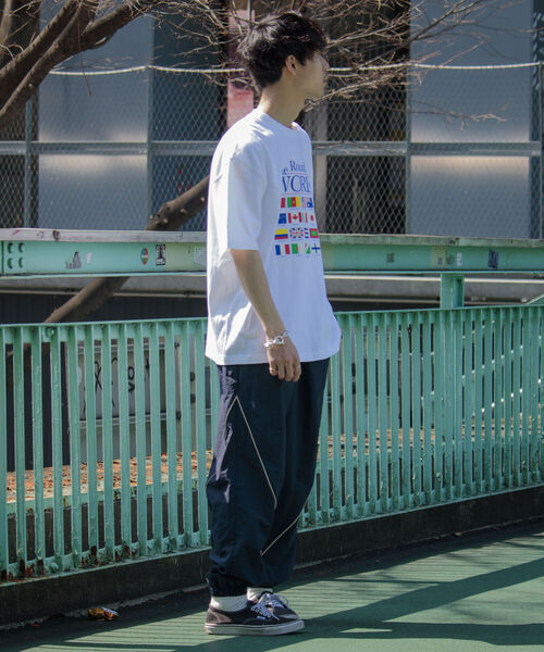 GLOSTER(グロスター)の「【GLOSTER/グロスター】ナショナルフラッグ 国旗プリント ビッグシルエットTシャツ(Tシャツ/カットソー・メンズ・ホワイト/ブラック/ベージュ・MEDIUM/LARGE)」の9枚目の写真
