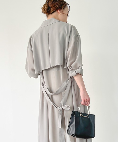 JUNOAH（ジュノア）の「トレンチ風シアーロングガウンシャツ（シャツ/ブラウス・レディース・グレイッシュベージュ/テラコッタ/ブラック/チャコール/ホワイト・MEDIUM/LARGE）」の9枚目の写真