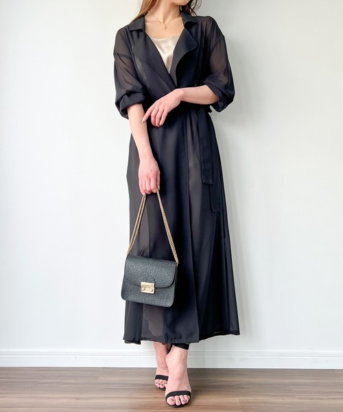 JUNOAH（ジュノア）の「トレンチ風シアーロングガウンシャツ（シャツ/ブラウス・レディース・グレイッシュベージュ/テラコッタ/ブラック/チャコール/ホワイト・MEDIUM/LARGE）」の19枚目の写真