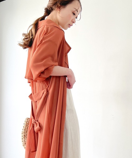 JUNOAH（ジュノア）の「トレンチ風シアーロングガウンシャツ（シャツ/ブラウス・レディース・グレイッシュベージュ/テラコッタ/ブラック/チャコール/ホワイト・MEDIUM/LARGE）」の22枚目の写真