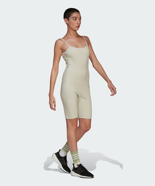 adidas（アディダス）の「スタジオ ラウンジ リブ ジャンプスーツ / ヨガウェア / アディダス（レディース）（つなぎ/オールインワン・レディース・グリーン系その他・MEDIUM/LARGE/SMALL）」の6枚目の写真