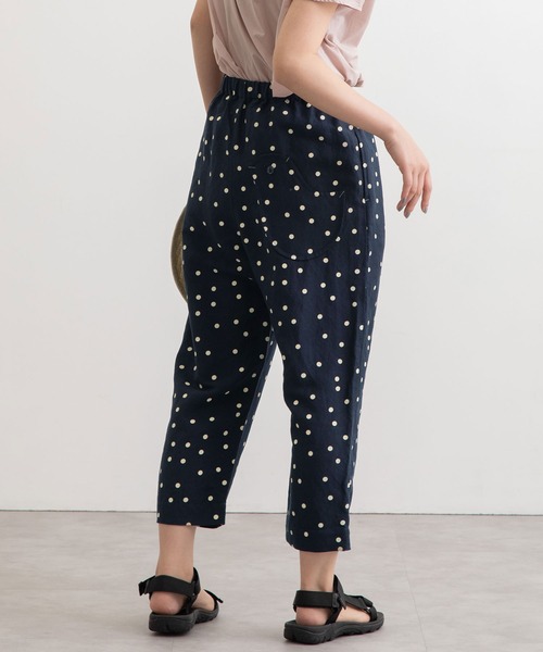 POU DOU DOU(プードゥドゥ)の「normes リネンレーヨン鳥ポケットクロップドパンツ(その他パンツ・レディース・ブラック/ネイビー/カーキ/ダークブルー・3)」の1枚目の写真