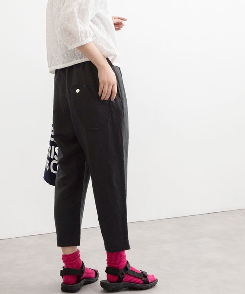 POU DOU DOU(プードゥドゥ)の「normes リネンレーヨン鳥ポケットクロップドパンツ(その他パンツ・レディース・ブラック/ネイビー/カーキ/ダークブルー・3)」の2枚目の写真