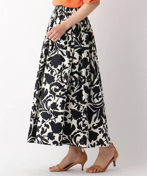 OPAQUE.CLIP（オペークドットクリップ）の「◆【C】ステンシルフラワー ボリュームフレアスカート（スカート・レディース・ブラック系/ダークブラウン系/パープル系2・38/36/40）」の8枚目の写真