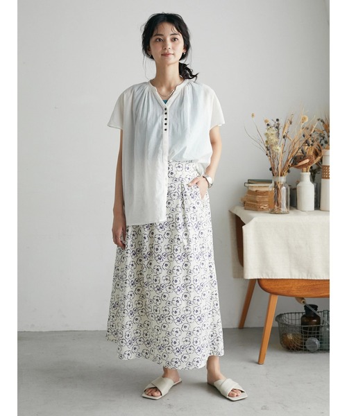 CRAFT STANDARD BOUTIQUE(クラフトスタンダードブティック)の「フラワープリントタックスカート *(スカート・レディース・ブラック/オフホワイト・FREE)」の6枚目の写真