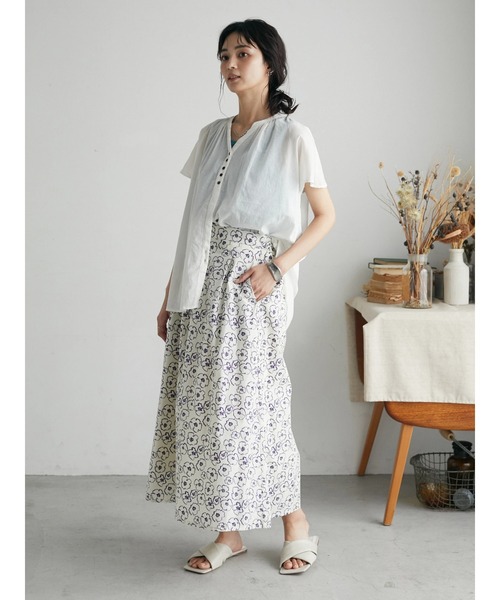 CRAFT STANDARD BOUTIQUE(クラフトスタンダードブティック)の「フラワープリントタックスカート *(スカート・レディース・ブラック/オフホワイト・FREE)」の7枚目の写真