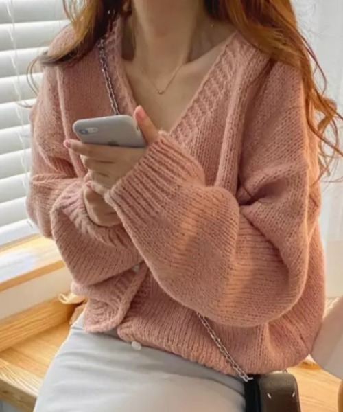 Loueme（ルエム）の「ルーズサイズVネックカーディガン（カーディガン/ボレロ・レディース・ピンク/ブルー/アイボリー/キャメル・FREE）」の4枚目の写真