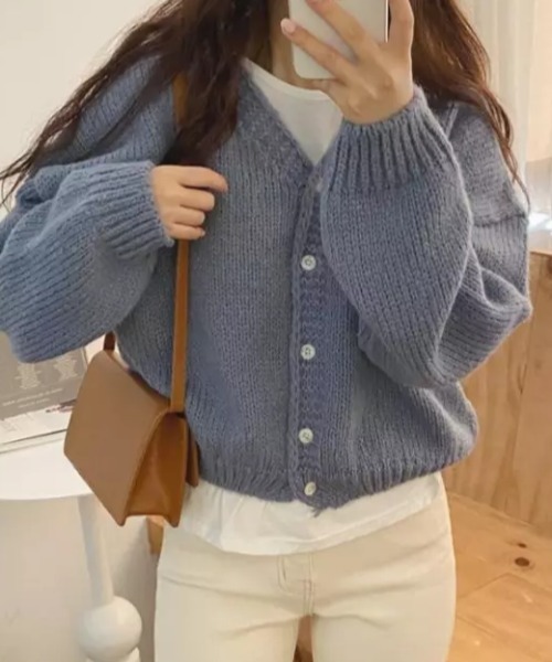 Loueme（ルエム）の「ルーズサイズVネックカーディガン（カーディガン/ボレロ・レディース・ピンク/ブルー/アイボリー/キャメル・FREE）」の3枚目の写真