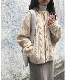 ケーブル編みカーディガン