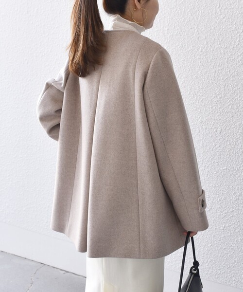 SHIPS(シップス)の「*SUPER140ノーカラーAラインPコート◇(ピーコート・レディース・ベージュ/ネイビー・SMALL/MEDIUM)」の15枚目の写真