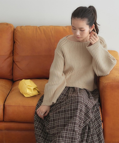 titivate（ティティベイト）の「片畦ボートネックカジュアルニット（ニット/セーター・レディース・ブルー/ピンク/ライトベージュ・FREE）」の18枚目の写真