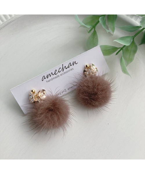 tone（トーン）の「【amechan】2way小花とミンクファー（ピアス）(MA)（ピアス（両耳用）・レディース・モカ/ピンクベージュ/グレー/ブラック/ベージュ/ブラウン・FREE）」の4枚目の写真