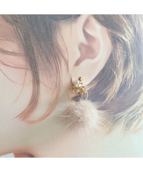 tone（トーン）の「【amechan】2way小花とミンクファー（ピアス）(MA)（ピアス（両耳用）・レディース・モカ/ピンクベージュ/グレー/ブラック/ベージュ/ブラウン・FREE）」の13枚目の写真