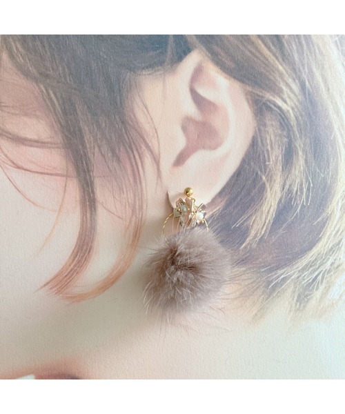 tone（トーン）の「【amechan】2way小花とミンクファー（ピアス）(MA)（ピアス（両耳用）・レディース・モカ/ピンクベージュ/グレー/ブラック/ベージュ/ブラウン・FREE）」の21枚目の写真