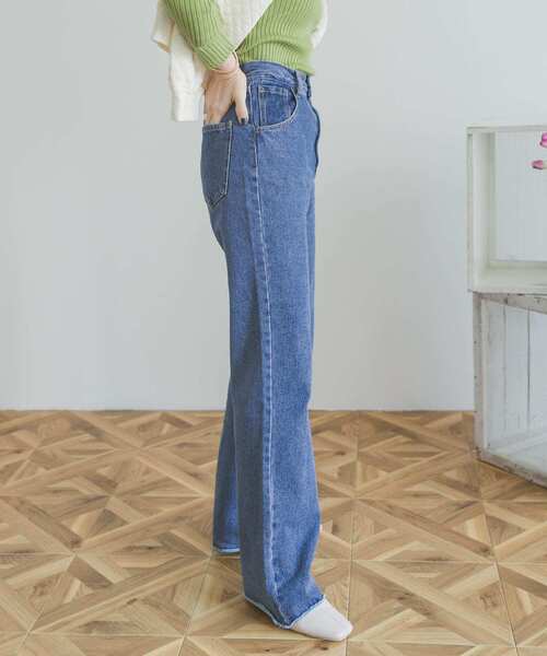 ITEMS URBANRESEARCH（アイテムズ アーバンリサーチ）の「ストレートデニム（デニムパンツ・レディース・ブルー/ライトブルー・SMALL/MEDIUM）」の4枚目の写真