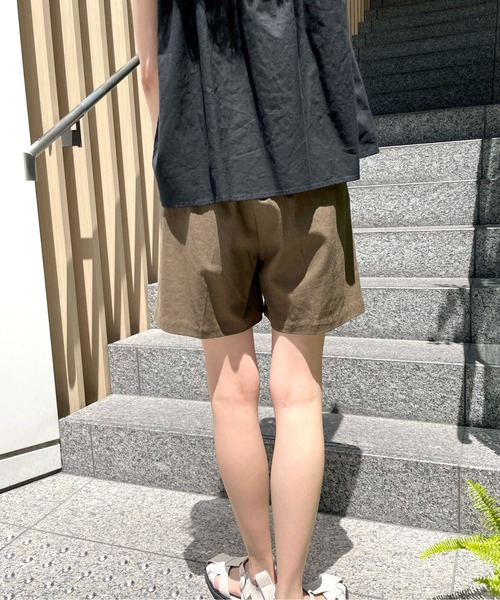 Meli rich（メリーリッチ）の「【セットアップ対応】コットンリネンセンタープレスハーフパンツ（その他パンツ・レディース・アイボリー/ブラック/ブラウン/ベージュ・MEDIUM）」の22枚目の写真