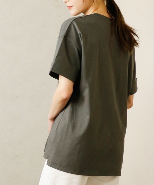 Per sist ence(パーシエンス)の「Per sist ence/パーシエンス ロールアップロゴTシャツ(Tシャツ/カットソー・レディース・ホワイト/ダークグレー・FREE)」の7枚目の写真