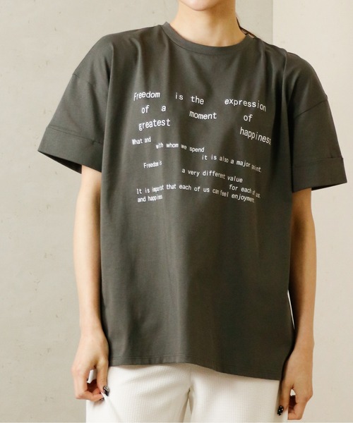 Per sist ence(パーシエンス)の「Per sist ence/パーシエンス ロールアップロゴTシャツ(Tシャツ/カットソー・レディース・ホワイト/ダークグレー・FREE)」の8枚目の写真