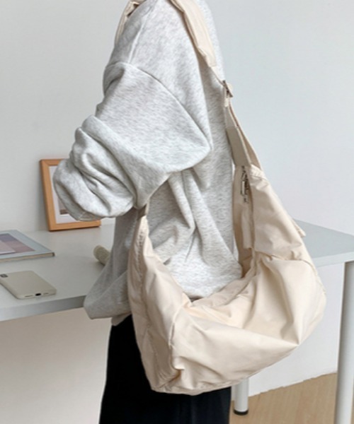 .KOM（ドットコム）の「『.KOM/ドットケーオーエム』ショルダーバッグ【Y】【CN】（ショルダーバッグ・レディース・アイボリー/ブラック・FREE）」の4枚目の写真