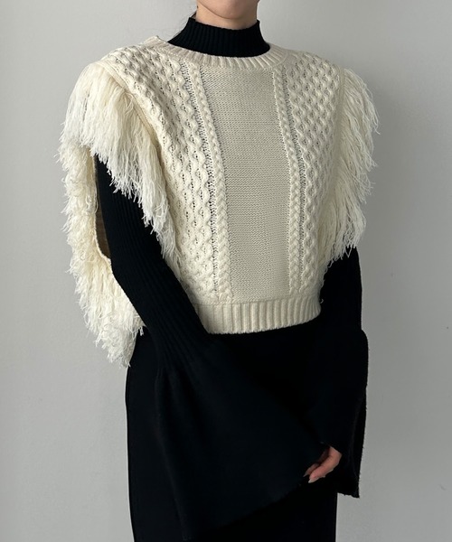 Louere（ルエレ）の「フリンジニットベスト（ベスト・レディース・グレイッシュベージュ/ブラック/アイボリー・FREE）」の4枚目の写真