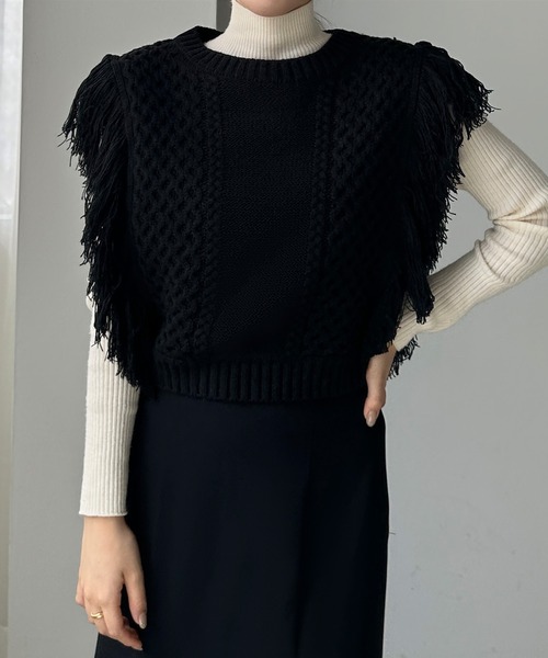 Louere（ルエレ）の「フリンジニットベスト（ベスト・レディース・グレイッシュベージュ/ブラック/アイボリー・FREE）」の10枚目の写真