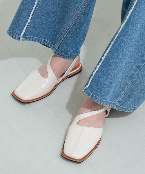 Ray BEAMS(レイビームス)の「Ray BEAMS / カットアウト ミュール(その他シューズ・レディース・ブラック/オフホワイト・23.0cm/23.5cm/24.0cm/24.5cm/25.0cm)」の2枚目の写真