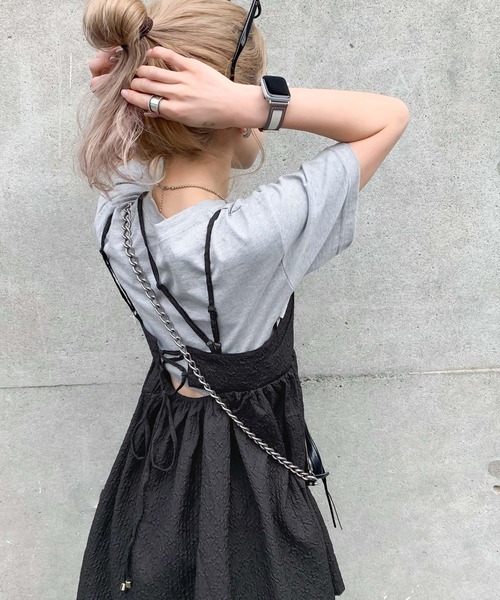 ［CHIGNON］トレンドの後ろ姿まで可愛い ビスチェサロペット　黒 CHIGNON］トレンドの後ろ姿まで可愛い ビスチェサロペット黒
