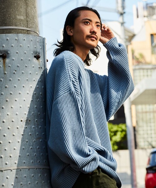 FREAK'S STORE（フリークスストア）の「限定展開 ビッグシルエット 畦編み クルーネックニット/ルーズフィット（ニット/セーター・メンズ・ブラック/ダークグリーン/パープル/ネイビー/グレー/オフホワイト/サックスブルー/イエロー/ライトグリーン/ホワイト系その他/ブラック系その他・SMALL/MEDIUM/LARGE）」の12枚目の写真