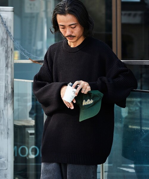 FREAK'S STORE（フリークスストア）の「限定展開 ビッグシルエット 畦編み クルーネックニット/ルーズフィット（ニット/セーター・メンズ・ブラック/ダークグリーン/パープル/ネイビー/グレー/オフホワイト/サックスブルー/イエロー/ライトグリーン/ホワイト系その他/ブラック系その他・SMALL/MEDIUM/LARGE）」の21枚目の写真