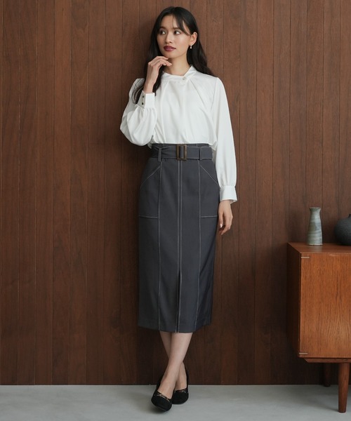 TRUDEA（トルディア）の「アシメネックブラウス（シャツ/ブラウス・レディース・ホワイト/グレイッシュベージュ/カーキ/スモークピンク/ネイビー・MEDIUM）」の19枚目の写真