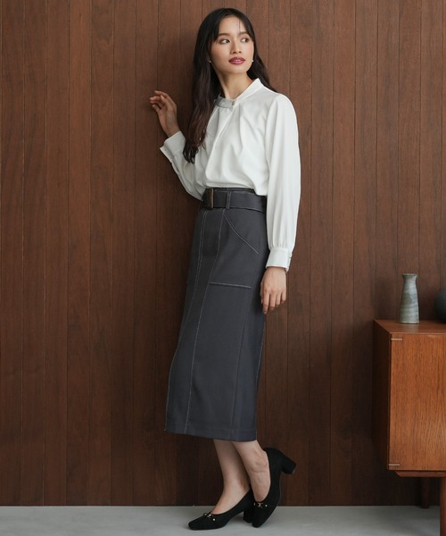 TRUDEA（トルディア）の「アシメネックブラウス（シャツ/ブラウス・レディース・ホワイト/グレイッシュベージュ/カーキ/スモークピンク/ネイビー・MEDIUM）」の20枚目の写真