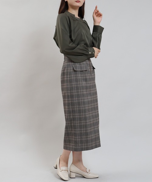 TRUDEA（トルディア）の「アシメネックブラウス（シャツ/ブラウス・レディース・ホワイト/グレイッシュベージュ/カーキ/スモークピンク/ネイビー・MEDIUM）」の10枚目の写真