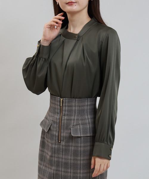 TRUDEA（トルディア）の「アシメネックブラウス（シャツ/ブラウス・レディース・ホワイト/グレイッシュベージュ/カーキ/スモークピンク/ネイビー・MEDIUM）」の7枚目の写真