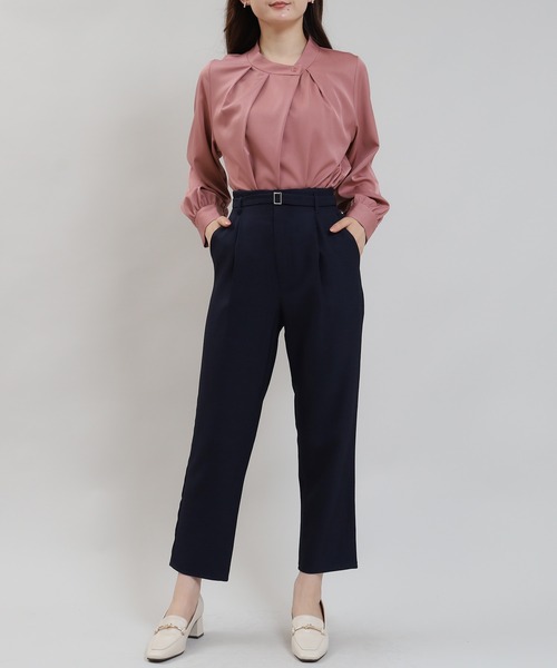 TRUDEA（トルディア）の「アシメネックブラウス（シャツ/ブラウス・レディース・ホワイト/グレイッシュベージュ/カーキ/スモークピンク/ネイビー・MEDIUM）」の13枚目の写真