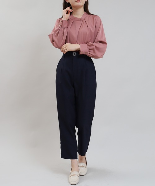 TRUDEA（トルディア）の「アシメネックブラウス（シャツ/ブラウス・レディース・ホワイト/グレイッシュベージュ/カーキ/スモークピンク/ネイビー・MEDIUM）」の14枚目の写真