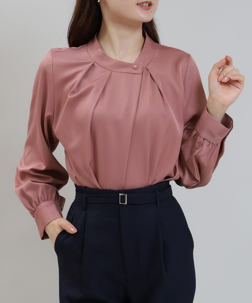 TRUDEA（トルディア）の「アシメネックブラウス（シャツ/ブラウス・レディース・ホワイト/グレイッシュベージュ/カーキ/スモークピンク/ネイビー・MEDIUM）」の12枚目の写真