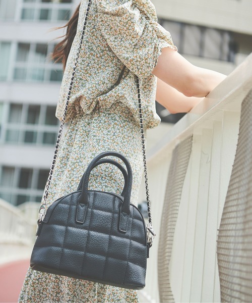 FREE'S MART(フリーズマート)の「◇ボストンチェーンショルダー(ショルダーバッグ・レディース・ブラック/ホワイト/シルバー・フリ-)」の4枚目の写真