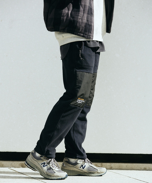 JOURNAL STANDARD relume（ジャーナルスタンダード　レリューム）の「【POLARTEC / ポーラテック】 別注 ダブルニー フリースジョガーパンツ（その他パンツ・メンズ・パープル/ブラック/カーキ/ブルー・MEDIUM/LARGE）」の12枚目の写真