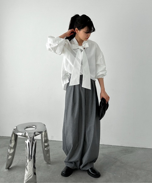 feepur（フェピュール）の「ツータックカーブスラックス（スラックス・レディース・ベージュ/グレー/ブラック・SMALL/MEDIUM）」の5枚目の写真