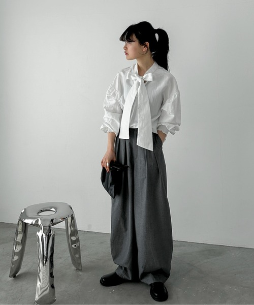 feepur（フェピュール）の「ツータックカーブスラックス（スラックス・レディース・ベージュ/グレー/ブラック・SMALL/MEDIUM）」の4枚目の写真