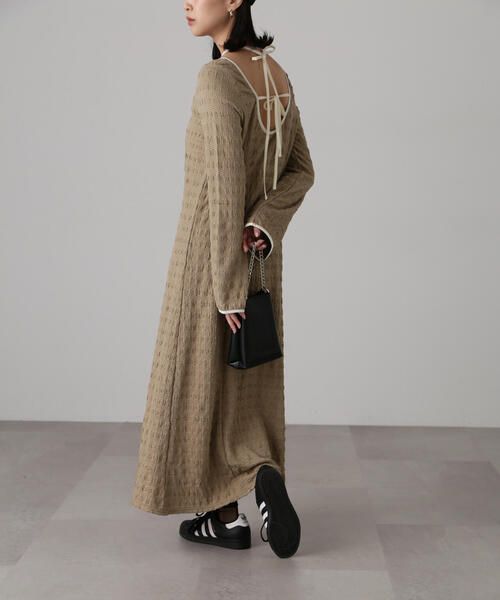 FREE'S MART(フリーズマート)の「カットアウトホルターネックワンピース(ワンピース・レディース・ブラック/ベージュ・MEDIUM/SMALL)」の1枚目の写真