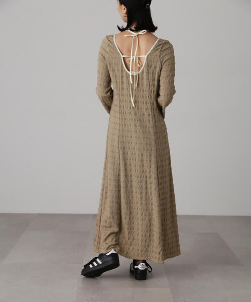 FREE'S MART(フリーズマート)の「カットアウトホルターネックワンピース(ワンピース・レディース・ブラック/ベージュ・MEDIUM/SMALL)」の6枚目の写真