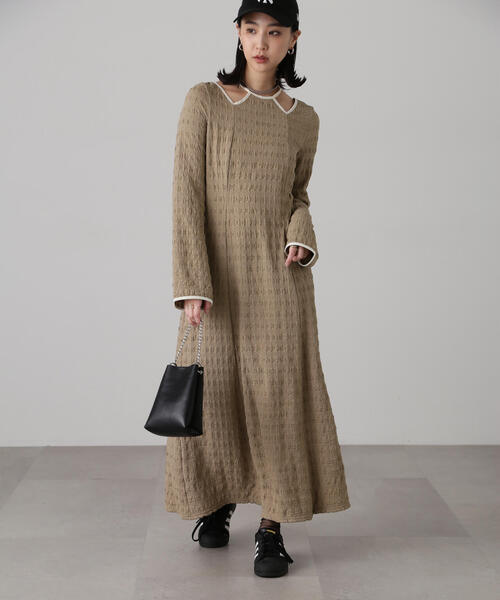 FREE'S MART(フリーズマート)の「カットアウトホルターネックワンピース(ワンピース・レディース・ブラック/ベージュ・MEDIUM/SMALL)」の7枚目の写真