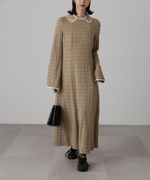 FREE'S MART(フリーズマート)の「カットアウトホルターネックワンピース(ワンピース・レディース・ブラック/ベージュ・MEDIUM/SMALL)」の10枚目の写真