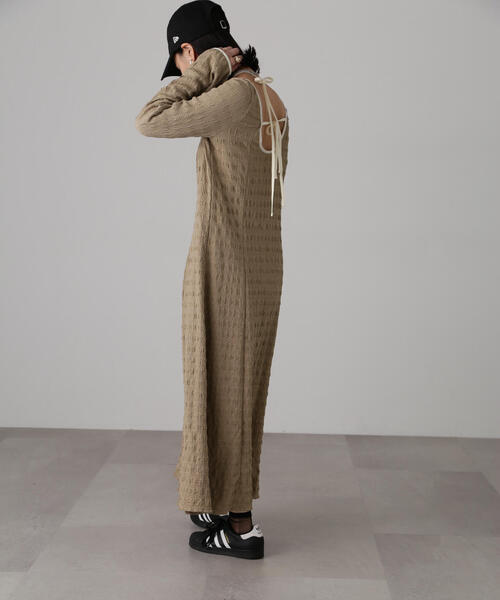 FREE'S MART(フリーズマート)の「カットアウトホルターネックワンピース(ワンピース・レディース・ブラック/ベージュ・MEDIUM/SMALL)」の13枚目の写真