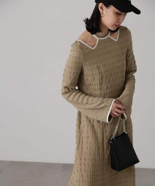 FREE'S MART(フリーズマート)の「カットアウトホルターネックワンピース(ワンピース・レディース・ブラック/ベージュ・MEDIUM/SMALL)」の15枚目の写真