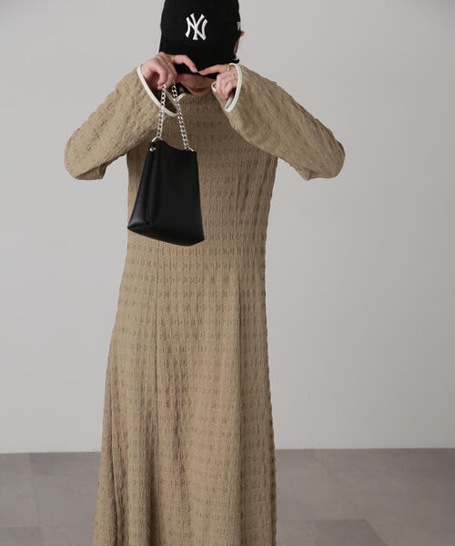 FREE'S MART(フリーズマート)の「カットアウトホルターネックワンピース(ワンピース・レディース・ブラック/ベージュ・MEDIUM/SMALL)」の16枚目の写真