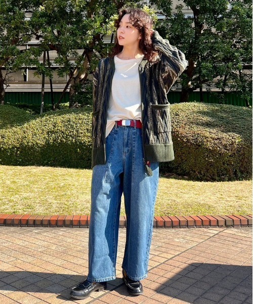 DOUBLE NAME(ダブルネーム)の「コクーンタックデニムパンツ(デニムパンツ・レディース・ライトインディゴブルー/ダークインディゴブルー・FREE)」の2枚目の写真