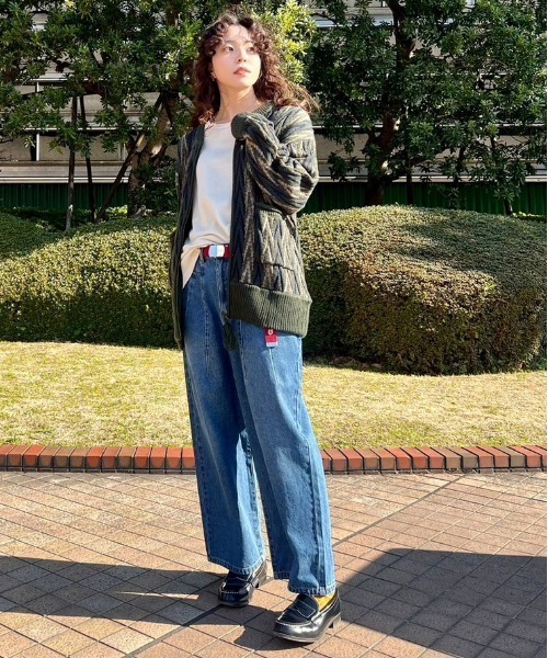 DOUBLE NAME(ダブルネーム)の「コクーンタックデニムパンツ(デニムパンツ・レディース・ライトインディゴブルー/ダークインディゴブルー・FREE)」の8枚目の写真