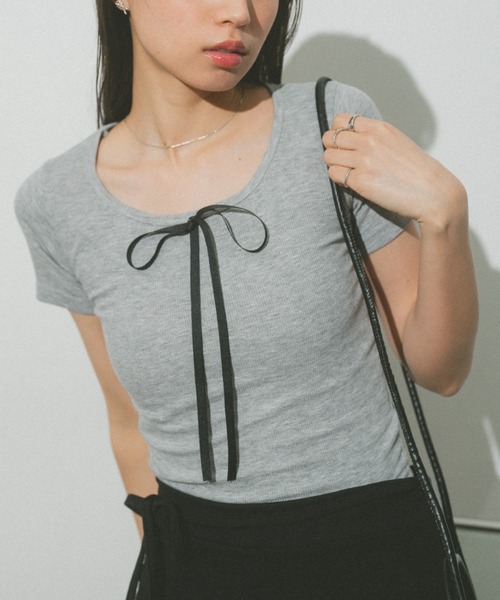 VANNIE U(ヴァニーユー)の「リボンコンパクトチビTシャツ(Tシャツ/カットソー・レディース・ブラック/グレー/ホワイト・FREE)」の2枚目の写真